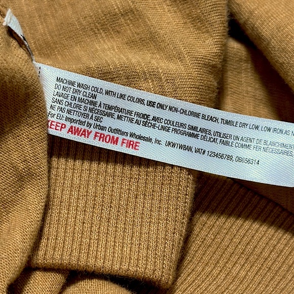 FREE PEOPLE Just Because Jumpsuit V-Neck Long Sleeve Pockets Jogger Hems Size M - Picture 15 of 16